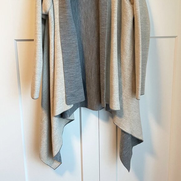 Zara Knit reversible Grey and Beige sweater - Size Medium - Picture 3 of 8